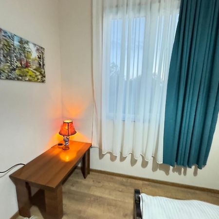 Odo'S Guest House Martvili Esterno foto