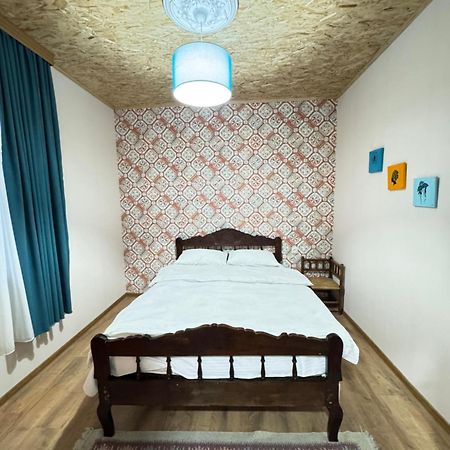 Odo'S Guest House Martvili Esterno foto