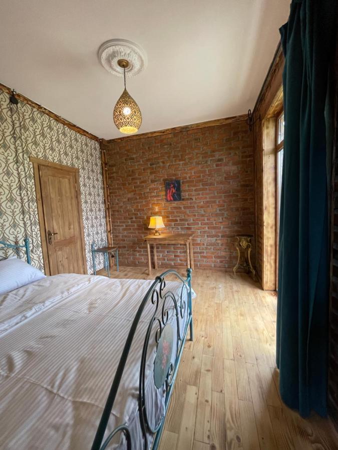 Odo'S Guest House Martvili Esterno foto