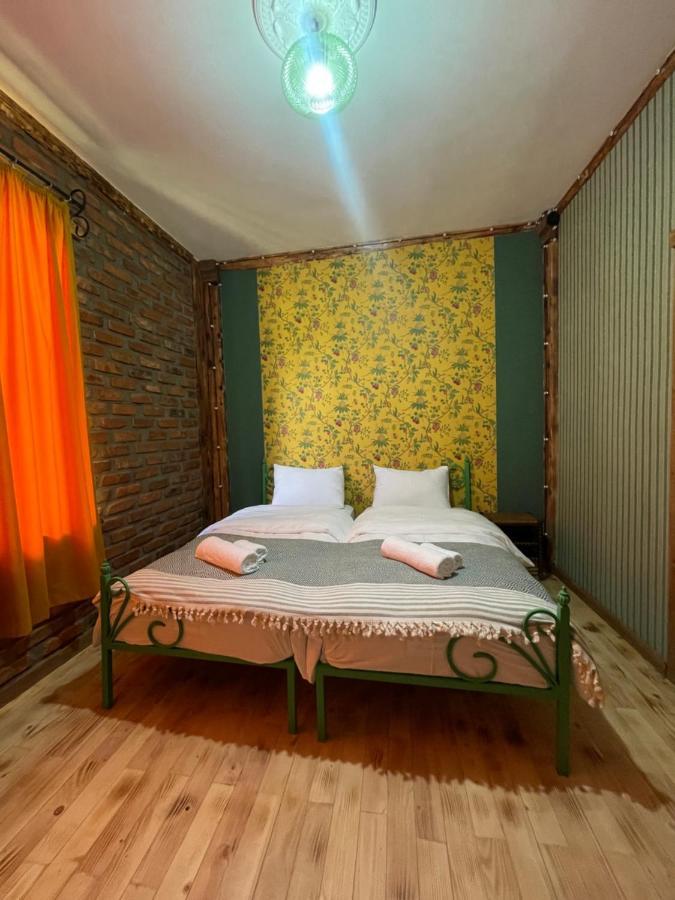 Odo'S Guest House Martvili Esterno foto