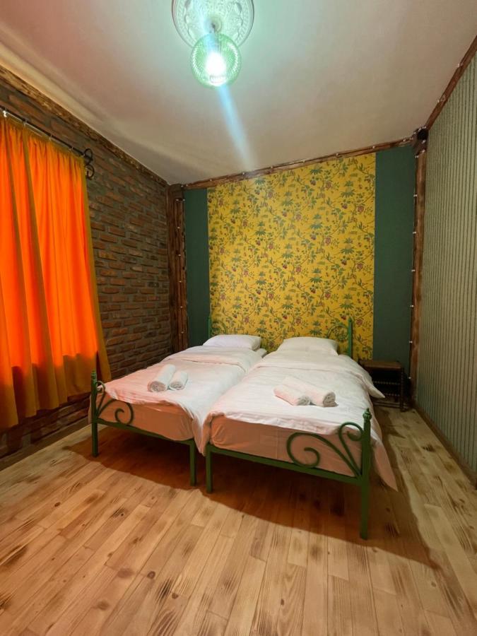 Odo'S Guest House Martvili Esterno foto