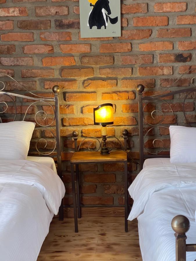 Odo'S Guest House Martvili Esterno foto