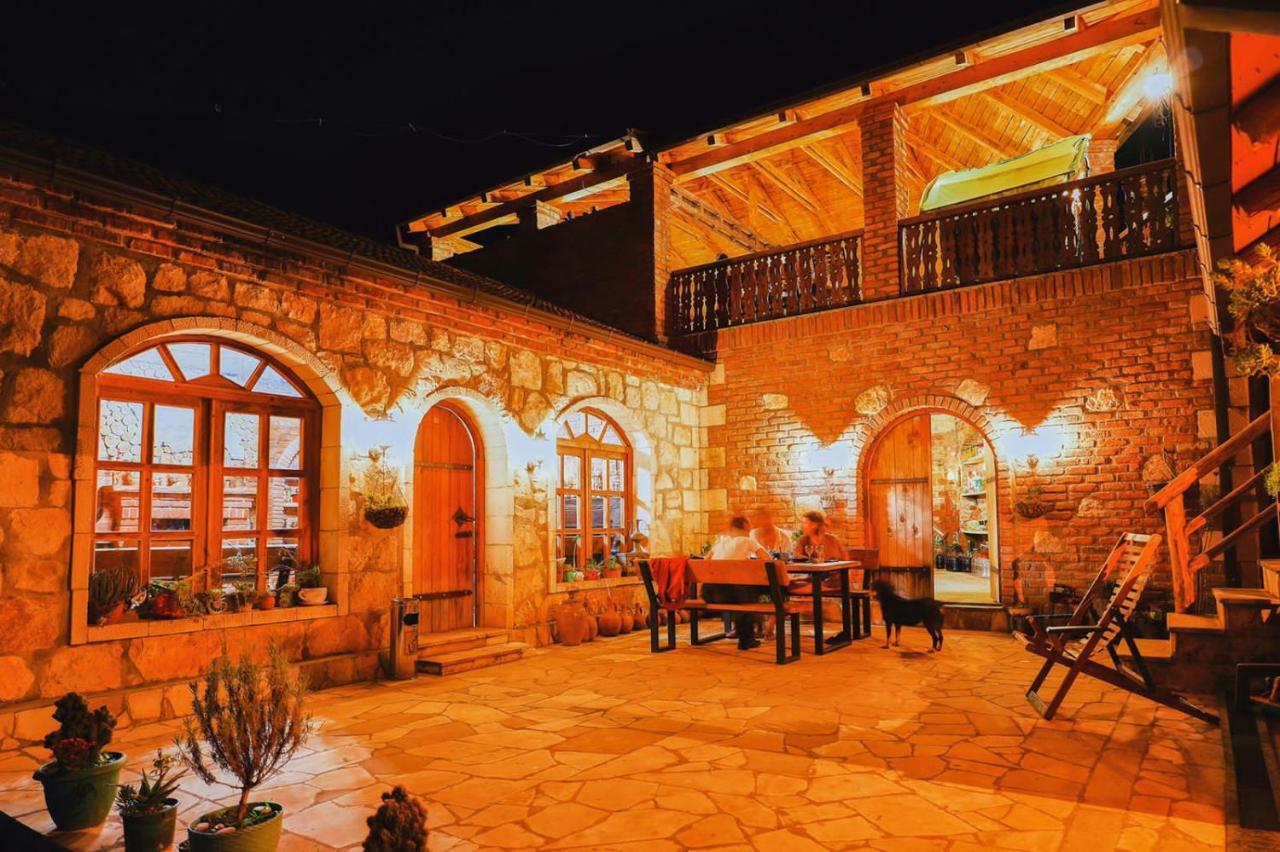 Odo'S Guest House Martvili Esterno foto