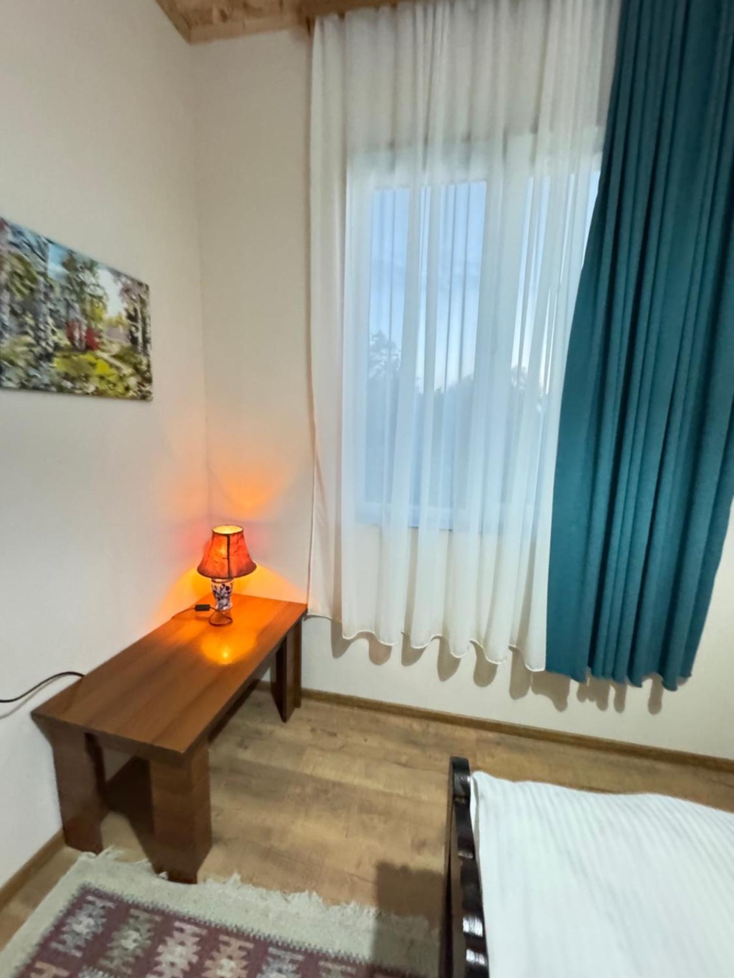 Odo'S Guest House Martvili Esterno foto